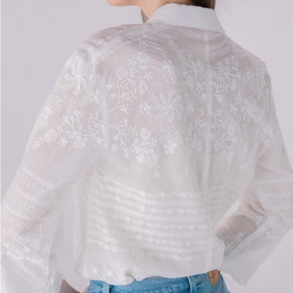 NWT - Solitaire Ivory Tonal Embroidered Button Down Top. Size Large - Picture 5 of 7